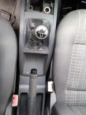 Veicolo di demolizione volkswagen polo (9n3) advance dell'anno 2006 alimentato bky