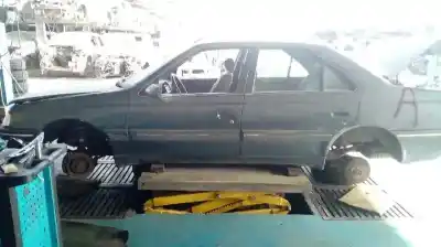 Véhicule à la ferraille peugeot 405 berlina 1.9 turbodiesel de l'année 1994 alimenté d-d8a