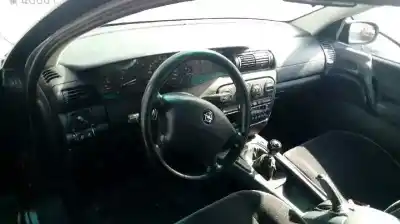 Vehicul casat opel omega b básico berlina al anului 1997 alimentat x25td