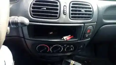 Verschrottungsfahrzeug renault megane i fase 2 berlina (ba0) (1999->) 1.9 dti rte [1.9 ltr. - 72 kw dti diesel cat] des jahres 2002 angetrieben f9qq7