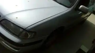 Véhicule à la ferraille nissan primera berlina (p11) competence de l'année 1997 alimenté ga16