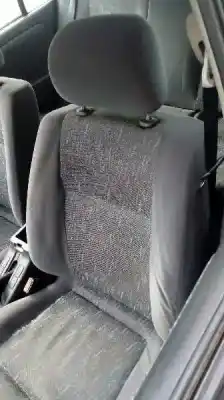 Véhicule à la ferraille nissan primera berlina (p11) competence de l'année 1997 alimenté ga16