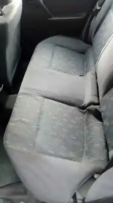 Véhicule à la ferraille nissan primera berlina (p11) competence de l'année 1997 alimenté ga16