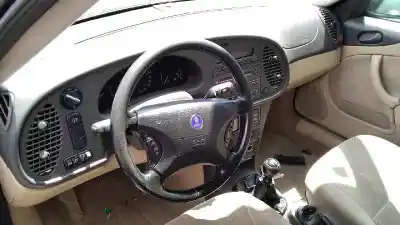 Véhicule à la ferraille saab 9-3 berlina 2.2 s tid de l'année 2001 alimenté d223l