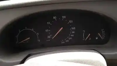 Véhicule à la ferraille saab 9-3 berlina 2.2 s tid de l'année 2001 alimenté d223l