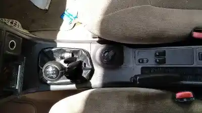 Véhicule à la ferraille saab 9-3 berlina 2.2 s tid de l'année 2001 alimenté d223l