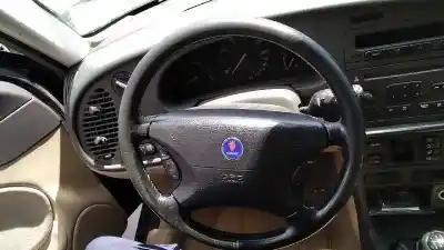 Véhicule à la ferraille saab 9-3 berlina 2.2 s tid de l'année 2001 alimenté d223l