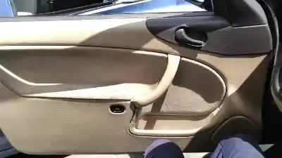 Véhicule à la ferraille saab 9-3 berlina 2.2 s tid de l'année 2001 alimenté d223l