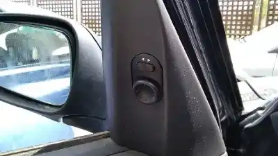 Véhicule à la ferraille saab 9-3 berlina 2.2 s tid de l'année 2001 alimenté d223l