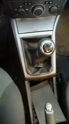 Здавання транспортного засобу opel astra h berlina 1.4 16v 90 cv / 66 kw року 2006 потужний z14xep