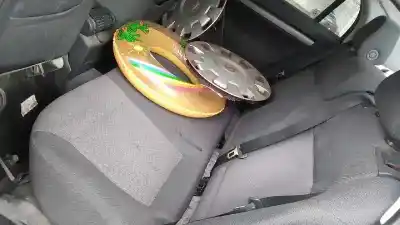 Здавання транспортного засобу opel vectra c berlina club року 2003 потужний z18xe