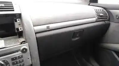 Véhicule à la ferraille peugeot 407 st confort de l'année 2004 alimenté 9hz