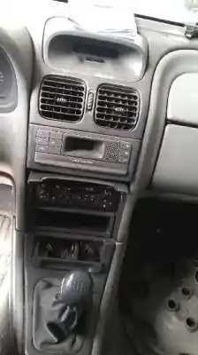 Véhicule à la ferraille renault laguna (b56) 1.9 dti diesel cat de l'année 1999 alimenté f9q f7
