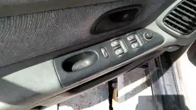 Véhicule à la ferraille renault laguna (b56) 1.9 dti diesel cat de l'année 1999 alimenté f9q f7