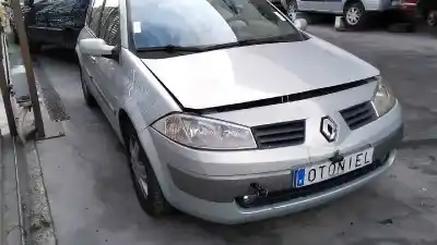 Veículo de Sucata renault megane ii sedán (lm0/1_) 1.9 dci (lm0g lm1g lm2c) do ano 2004 alimentado f9q b8