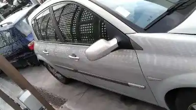 Veículo de Sucata renault megane ii sedán (lm0/1_) 1.9 dci (lm0g lm1g lm2c) do ano 2004 alimentado f9q b8