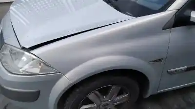 Veículo de Sucata renault megane ii sedán (lm0/1_) 1.9 dci (lm0g lm1g lm2c) do ano 2004 alimentado f9q b8