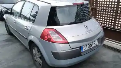 Veículo de Sucata renault megane ii sedán (lm0/1_) 1.9 dci (lm0g lm1g lm2c) do ano 2004 alimentado f9q b8