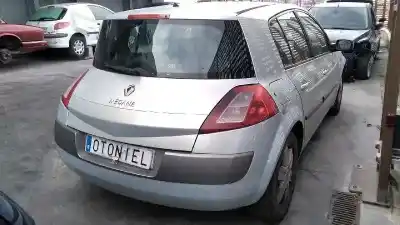 Veículo de Sucata renault megane ii sedán (lm0/1_) 1.9 dci (lm0g lm1g lm2c) do ano 2004 alimentado f9q b8