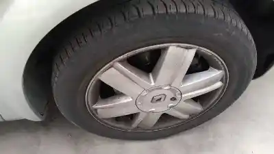Veículo de Sucata renault megane ii sedán (lm0/1_) 1.9 dci (lm0g lm1g lm2c) do ano 2004 alimentado f9q b8