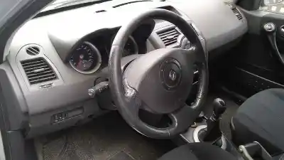 Veículo de Sucata renault megane ii sedán (lm0/1_) 1.9 dci (lm0g lm1g lm2c) do ano 2004 alimentado f9q b8