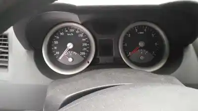 Veículo de Sucata renault megane ii sedán (lm0/1_) 1.9 dci (lm0g lm1g lm2c) do ano 2004 alimentado f9q b8