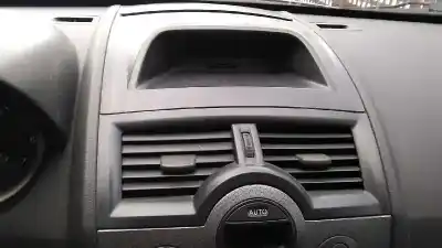Veículo de Sucata renault megane ii sedán (lm0/1_) 1.9 dci (lm0g lm1g lm2c) do ano 2004 alimentado f9q b8