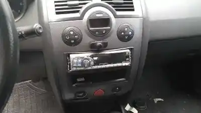 Veículo de Sucata renault megane ii sedán (lm0/1_) 1.9 dci (lm0g lm1g lm2c) do ano 2004 alimentado f9q b8