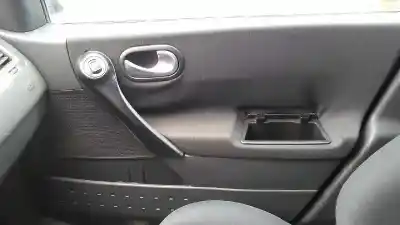 Veículo de Sucata renault megane ii sedán (lm0/1_) 1.9 dci (lm0g lm1g lm2c) do ano 2004 alimentado f9q b8
