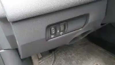 Veículo de Sucata renault megane ii sedán (lm0/1_) 1.9 dci (lm0g lm1g lm2c) do ano 2004 alimentado f9q b8