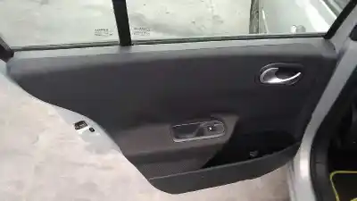 Veículo de Sucata renault megane ii sedán (lm0/1_) 1.9 dci (lm0g lm1g lm2c) do ano 2004 alimentado f9q b8
