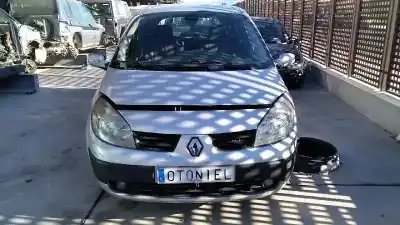 Sloopvoertuig renault scenic ii 1.9 dci diesel van het jaar 2005 aangedreven f9q d8