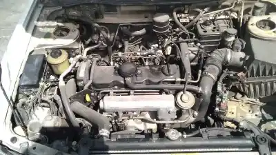 Véhicule à la ferraille nissan primera berlina (p11) 2.0 navigation de l'année 1999 alimenté cd20