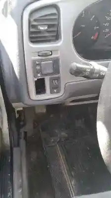 Véhicule à la ferraille nissan primera berlina (p11) 2.0 navigation de l'année 1999 alimenté cd20