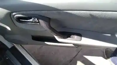 Véhicule à la ferraille nissan primera berlina (p11) 2.0 navigation de l'année 1999 alimenté cd20
