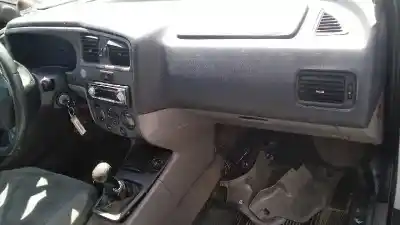 Véhicule à la ferraille nissan primera berlina (p11) 2.0 navigation de l'année 1999 alimenté cd20