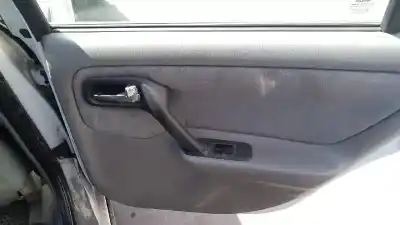 Véhicule à la ferraille nissan primera berlina (p11) 2.0 navigation de l'année 1999 alimenté cd20