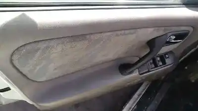 Véhicule à la ferraille nissan primera berlina (p11) 2.0 navigation de l'année 1999 alimenté cd20