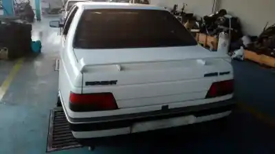 Véhicule à la ferraille peugeot 405 berlina embassy d de l'année 1994 alimenté d9b