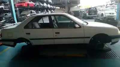 Véhicule à la ferraille peugeot 405 berlina embassy d de l'année 1994 alimenté d9b