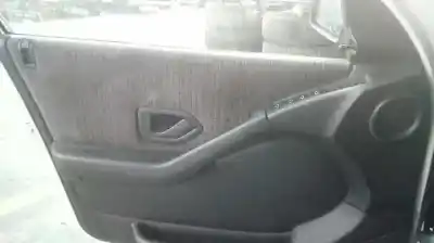 Véhicule à la ferraille peugeot 405 berlina embassy d de l'année 1994 alimenté d9b
