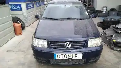 Veicolo di demolizione VOLKSWAGEN                                         POLO BERLINA (6N2)                                                                                                                                                                                                                                         Trendline                                                                                                                                                                                                                                                  dell'anno 2000 alimentato AMF