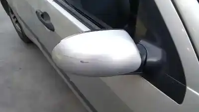Здавання транспортного засобу ford focus berlina (cak) ghia року 2001 потужний f9da