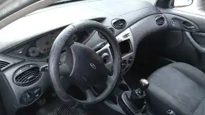 Здавання транспортного засобу ford focus berlina (cak) ghia року 2001 потужний f9da