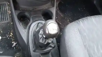 Здавання транспортного засобу ford focus berlina (cak) ghia року 2001 потужний f9da