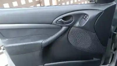 Здавання транспортного засобу ford focus berlina (cak) ghia року 2001 потужний f9da