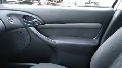 Здавання транспортного засобу ford focus berlina (cak) ghia року 2001 потужний f9da