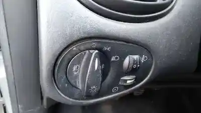 Здавання транспортного засобу ford focus berlina (cak) ghia року 2001 потужний f9da