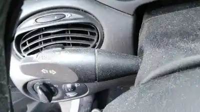 Здавання транспортного засобу ford focus berlina (cak) ghia року 2001 потужний f9da