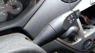 Здавання транспортного засобу ford focus berlina (cak) ghia року 2001 потужний f9da